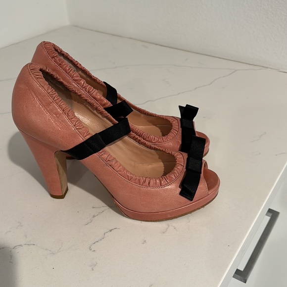 Marc by Marc Jacobs pink heels with black bow detail - Picture 5 of 7